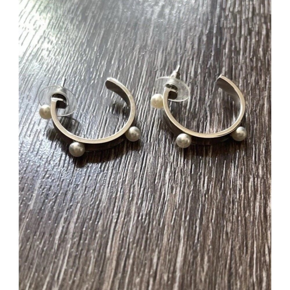 Vintage Majorica Womenβs White 3 Pearl Silver Tone Hoop Earrings 1β RARE